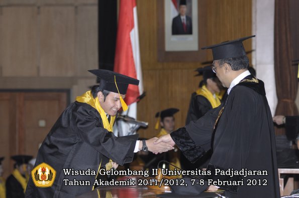 wisuda-fakultas-ekonomi-dan-bisnis-oleh-rektor-105-copy