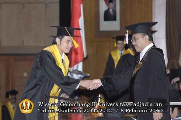 wisuda-fakultas-ekonomi-dan-bisnis-oleh-rektor-109-copy