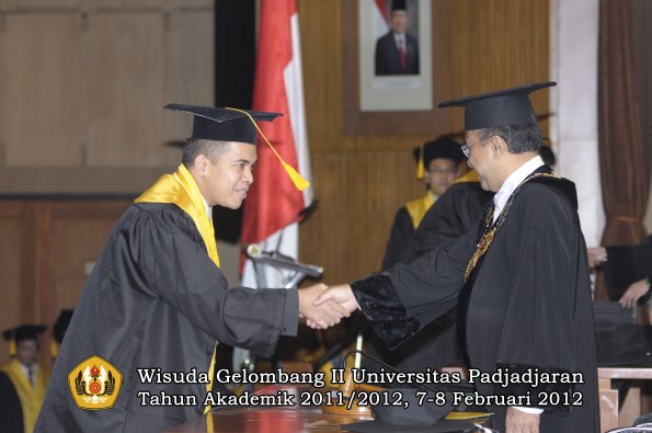 wisuda-fakultas-ekonomi-dan-bisnis-oleh-rektor-110-copy