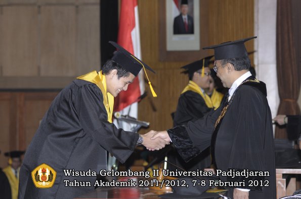 wisuda-fakultas-ekonomi-dan-bisnis-oleh-rektor-111-copy