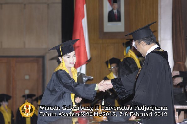 wisuda-fakultas-ekonomi-dan-bisnis-oleh-rektor-114-copy