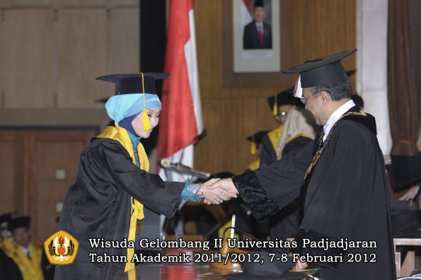 wisuda-fakultas-ekonomi-dan-bisnis-oleh-rektor-116-copy