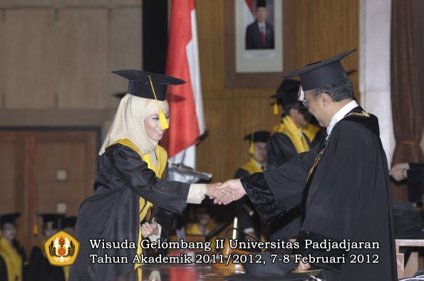 wisuda-fakultas-ekonomi-dan-bisnis-oleh-rektor-117-copy