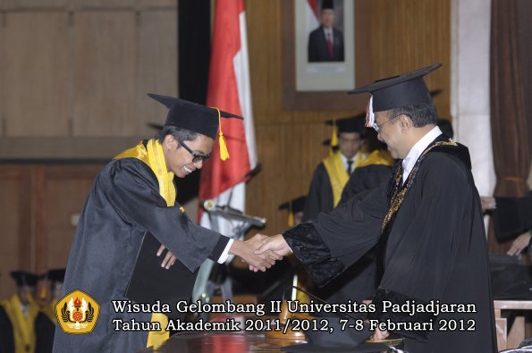 wisuda-fakultas-ekonomi-dan-bisnis-oleh-rektor-118-copy