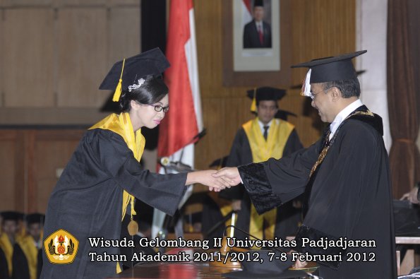 wisuda-fakultas-ekonomi-dan-bisnis-oleh-rektor-119-copy