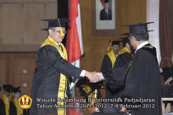 wisuda-fakultas-ekonomi-dan-bisnis-oleh-rektor-121-copy