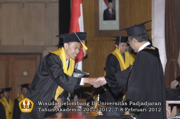 wisuda-fakultas-ekonomi-dan-bisnis-oleh-rektor-128-copy