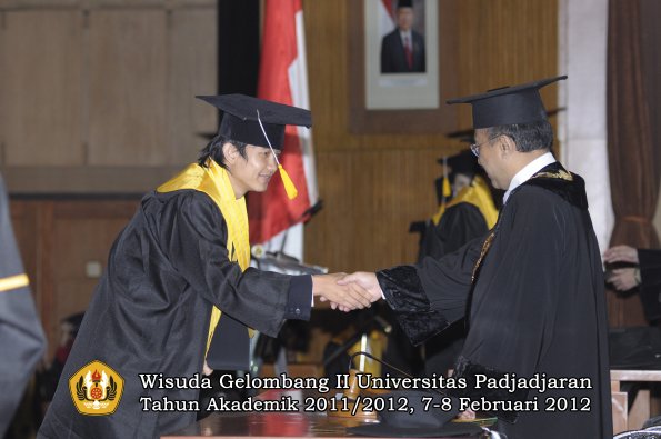 wisuda-fakultas-ekonomi-dan-bisnis-oleh-rektor-131-copy