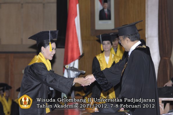 wisuda-fakultas-ekonomi-dan-bisnis-oleh-rektor-135-copy