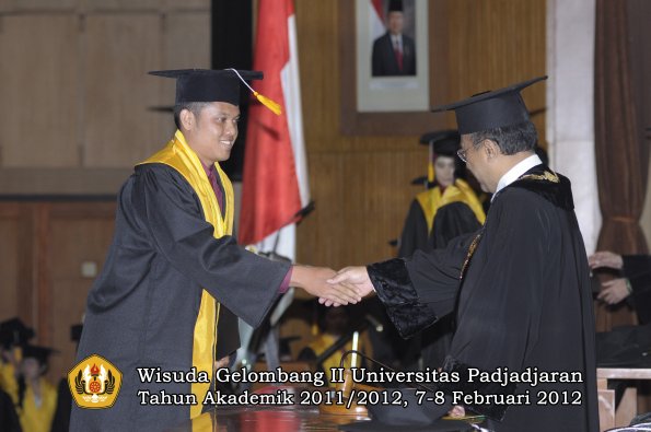 wisuda-fakultas-ekonomi-dan-bisnis-oleh-rektor-138-copy