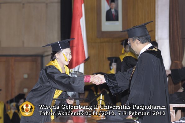 wisuda-fakultas-ekonomi-dan-bisnis-oleh-rektor-143-copy