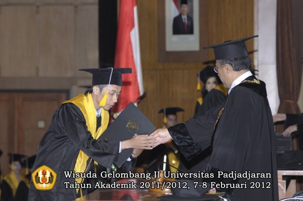 wisuda-fakultas-ekonomi-dan-bisnis-oleh-rektor-151-copy