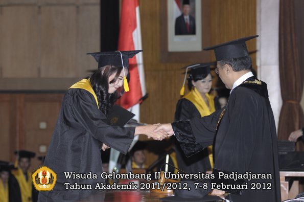 wisuda-fakultas-ekonomi-dan-bisnis-oleh-rektor-162-copy