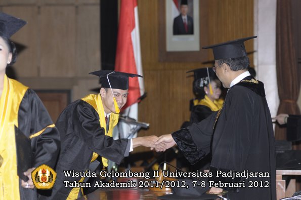 wisuda-fakultas-ekonomi-dan-bisnis-oleh-rektor-164-copy