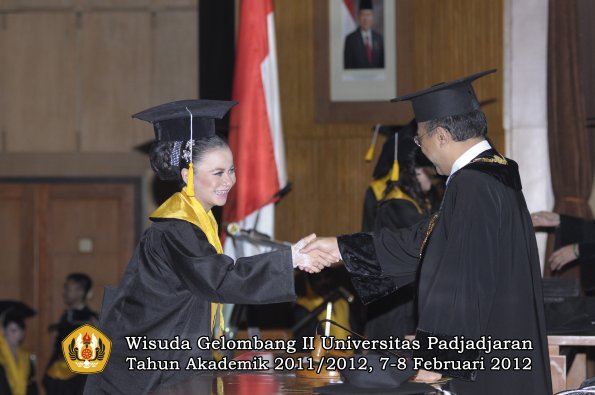 wisuda-fakultas-ekonomi-dan-bisnis-oleh-rektor-165-copy