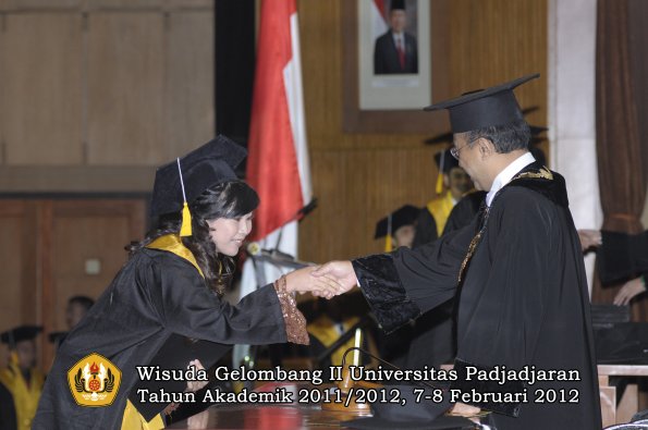 wisuda-fakultas-ekonomi-dan-bisnis-oleh-rektor-166-copy