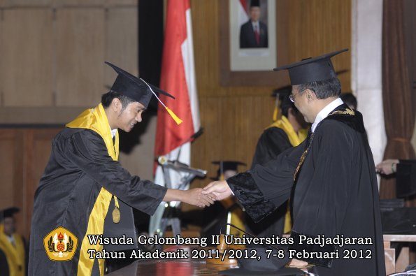 wisuda-fakultas-ekonomi-dan-bisnis-oleh-rektor-171-copy