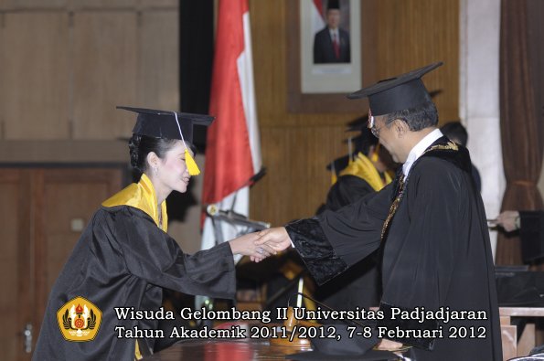 wisuda-fakultas-ekonomi-dan-bisnis-oleh-rektor-176-copy