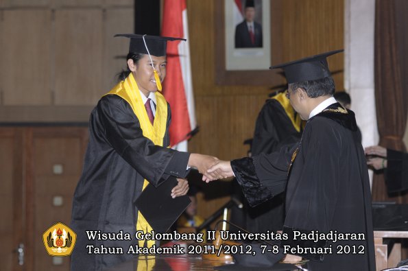 wisuda-fakultas-ekonomi-dan-bisnis-oleh-rektor-179-copy