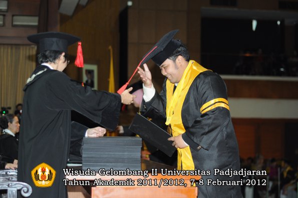 wisuda-fakultas-hukum-oleh-dekan-006