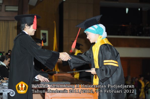 wisuda-fakultas-hukum-oleh-dekan-044