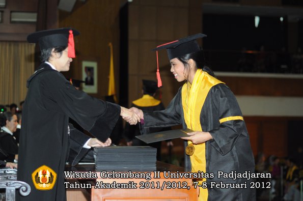 wisuda-fakultas-hukum-oleh-dekan-066