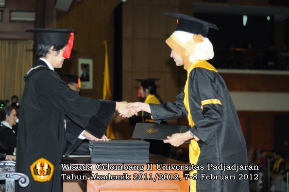 wisuda-fakultas-hukum-oleh-dekan-067