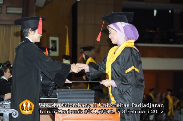 wisuda-fakultas-hukum-oleh-dekan-069