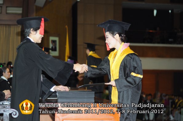 wisuda-fakultas-hukum-oleh-dekan-071