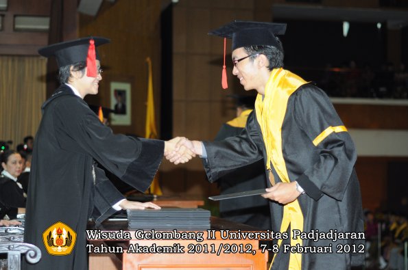 wisuda-fakultas-hukum-oleh-dekan-077