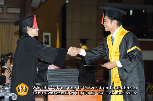 wisuda-fakultas-hukum-oleh-dekan-143