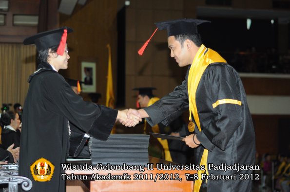 wisuda-fakultas-hukum-oleh-dekan-146