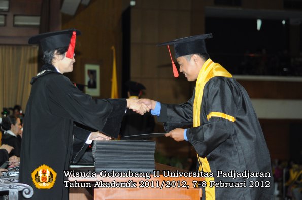 wisuda-fakultas-hukum-oleh-dekan-147