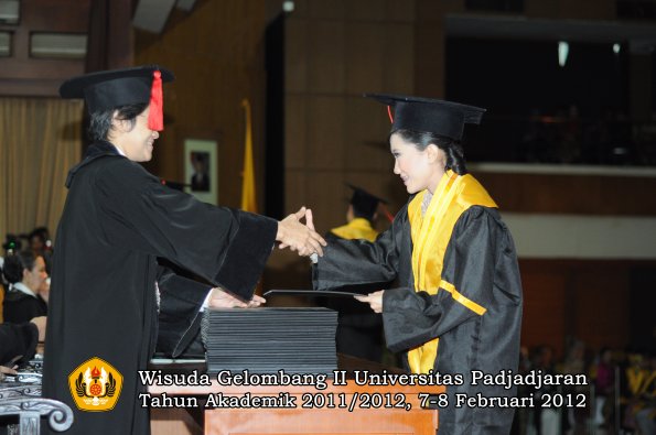 wisuda-fakultas-hukum-oleh-dekan-149