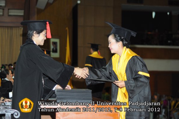 wisuda-fakultas-hukum-oleh-dekan-159