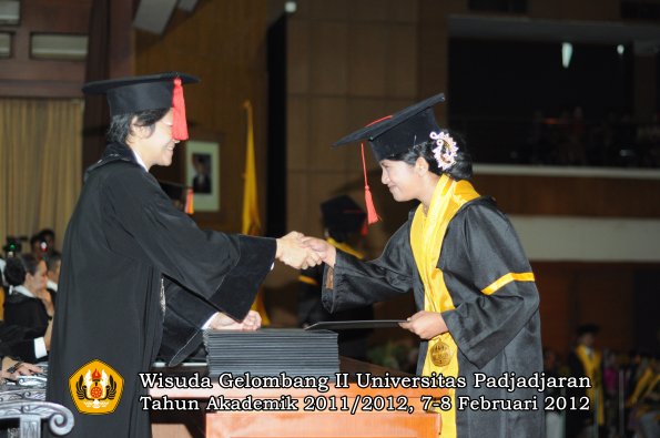 wisuda-fakultas-hukum-oleh-dekan-160