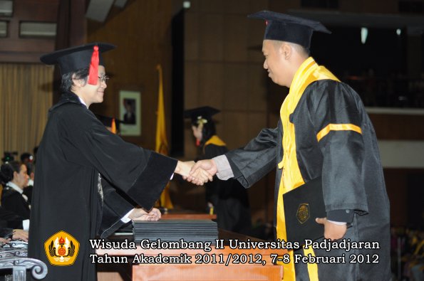 wisuda-fakultas-hukum-oleh-dekan-168