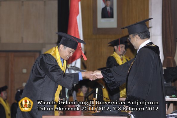 wisuda-fakultas-hukum-oleh-rektor-030-copy