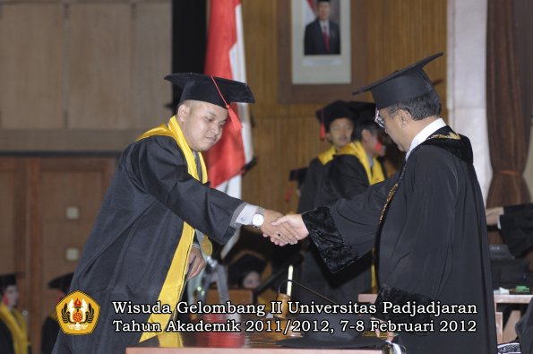 wisuda-fakultas-hukum-oleh-rektor-037-copy