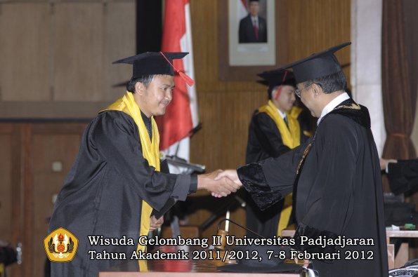 wisuda-fakultas-hukum-oleh-rektor-039-copy