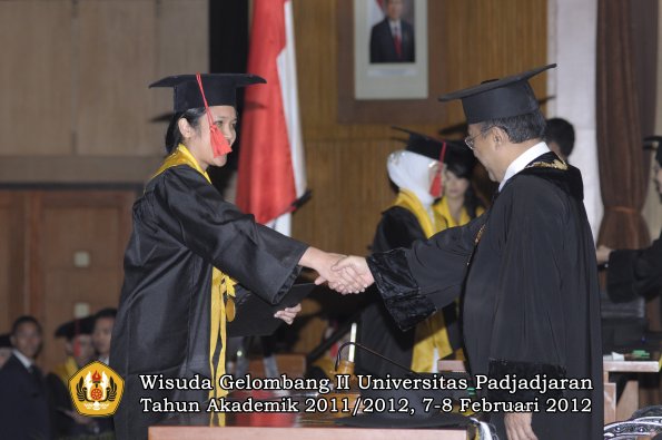 wisuda-fakultas-hukum-oleh-rektor-071