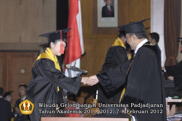 wisuda-fakultas-hukum-oleh-rektor-073