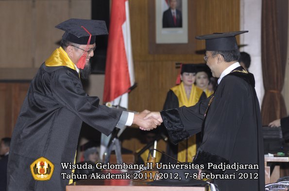 wisuda-fakultas-hukum-oleh-rektor-074