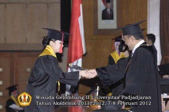 wisuda-fakultas-hukum-oleh-rektor-075