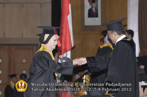 wisuda-fakultas-hukum-oleh-rektor-076