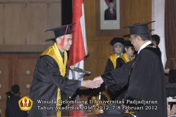 wisuda-fakultas-hukum-oleh-rektor-079