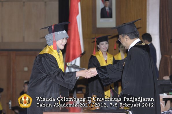 wisuda-fakultas-hukum-oleh-rektor-081