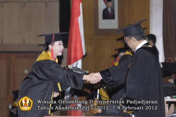 wisuda-fakultas-hukum-oleh-rektor-082