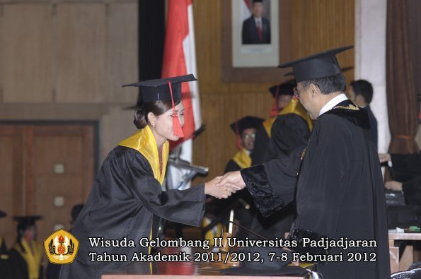 wisuda-fakultas-hukum-oleh-rektor-121