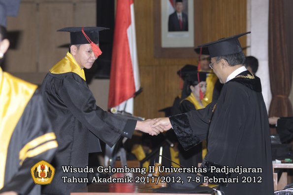 wisuda-fakultas-hukum-oleh-rektor-122